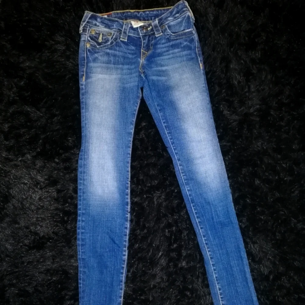 True Religion Blue Jeans with Gold Stitching - Picture 3 of 4